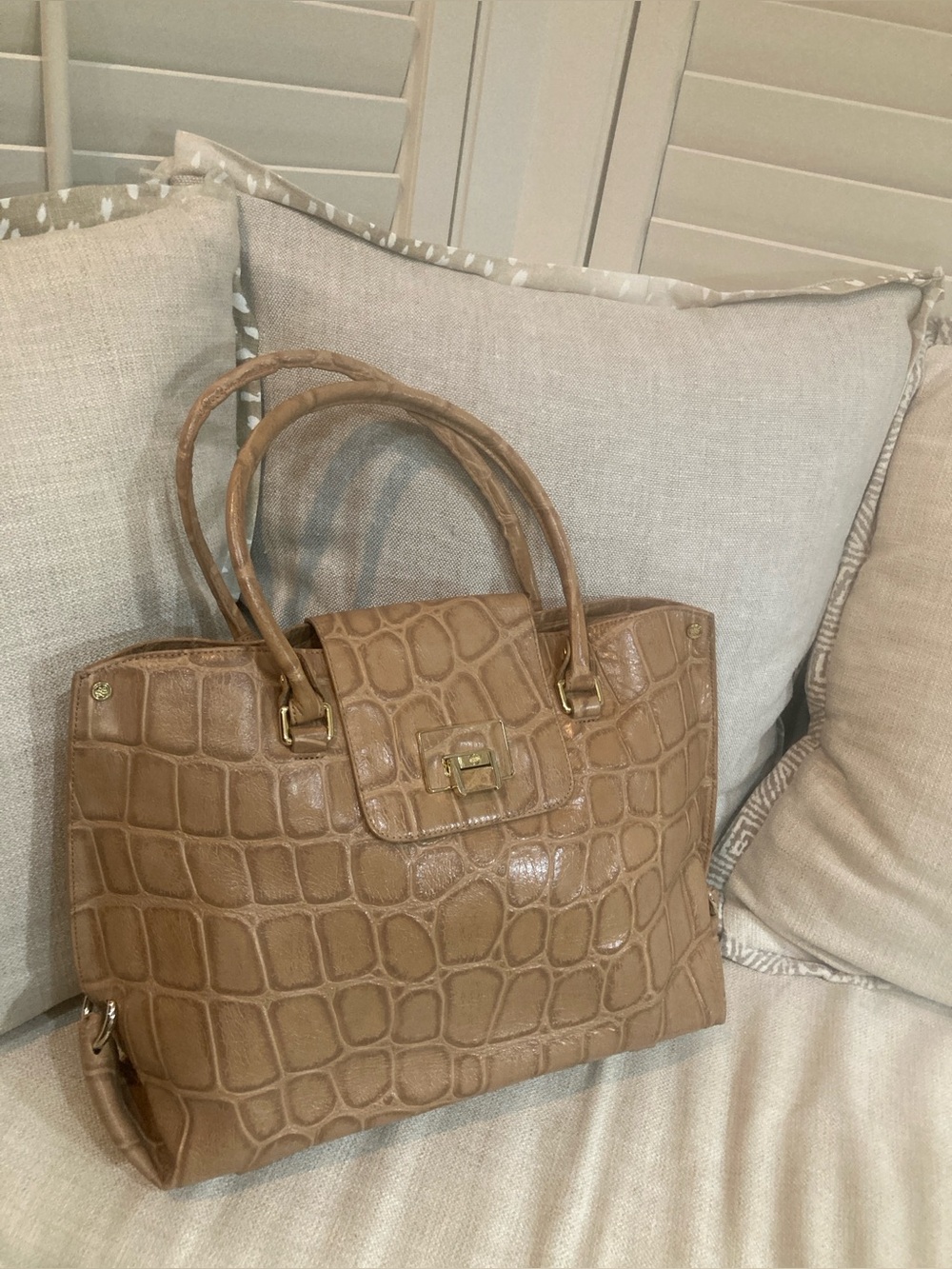 Tan Extra Large Faux Croc-Embossed Women's Tote Bag - Classic Everyday Style